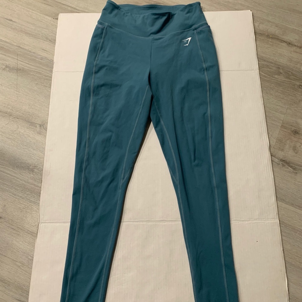 Gym shark leggings